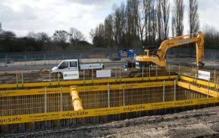 Construction Safety | Construction Barrier | Portable construction safety barrier, high visibility, impact resistant, easy to move, suitable for construction site safety isolation and warning
