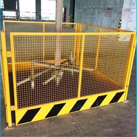 Construction Safety | Foundation Pit Guardrail | Galvanized foundation pit safety guardrail, CE certified, impact resistant, easy to assemble, suitable for construction site foundation pit fall protection