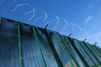 Industrial Protection | Industrial Safety Fencing | Galvanized rustproof industrial safety fencing, CE certified, modular installation, 10-year warranty, impact resistant, suitable for factory warehouse machine guard and perimeter protection