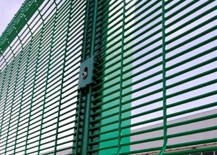 Industrial Protection | Industrial Safety Fencing | Galvanized rustproof industrial safety fencing, CE certified, modular installation, 10-year warranty, impact resistant, suitable for factory warehouse machine guard and perimeter protection