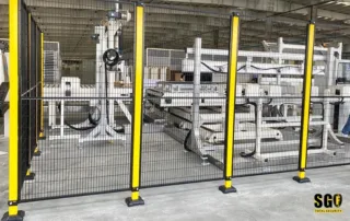 Close-up composto do quadro de vantagens do produto Mdfence de Sistemas de Proteção de Máquinas com detalhes de revestimento de solda de paquímetro e placa de base