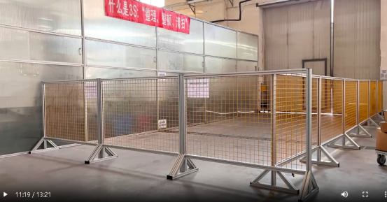 CNC機械セルを保護するシルバーグレー粉体塗装フレームのアルミ製安全フェンス