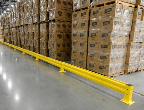 Gli urti dei carrelli elevatori contro i fissaggi a pavimento non leggono i disegni di layout: come le barriere di protezione per magazzino da 4 mm in Q235 con piastre di base 160×160×16 mm fermano i fermo macchina da singolo impatto
